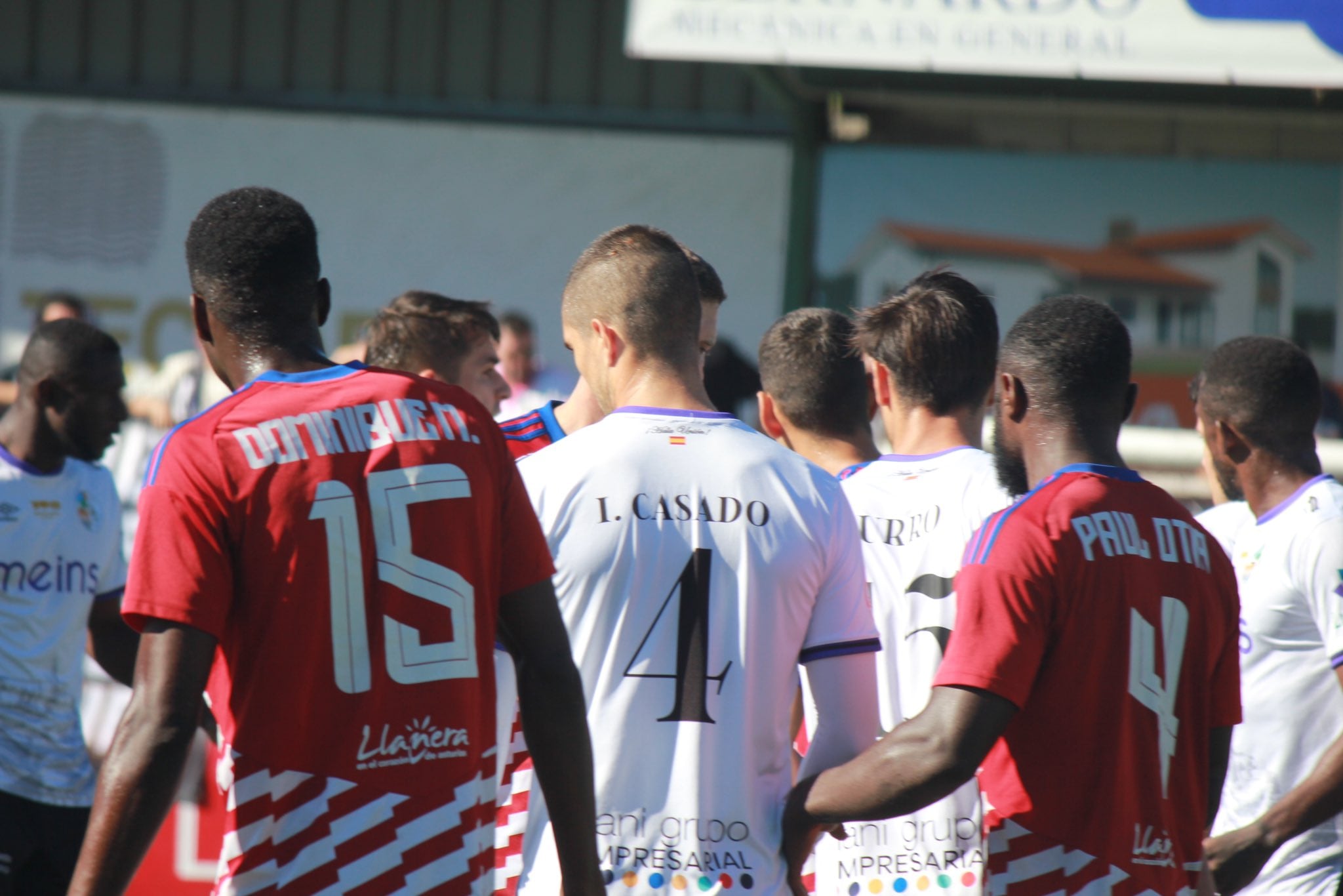 El Salamanca CF UDS, ante el Llanera en su último partido hasta la fecha/Salamanca CF UDS