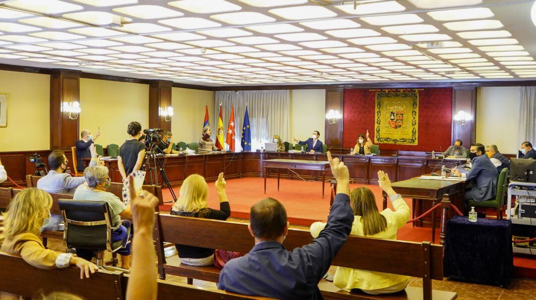 Votación en el Pleno de Móstoles