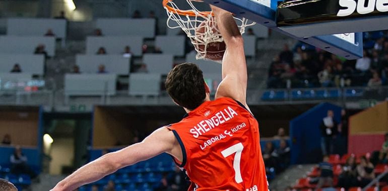Shengelia, con 25 puntos, cuajó su mejor partido como baskonista