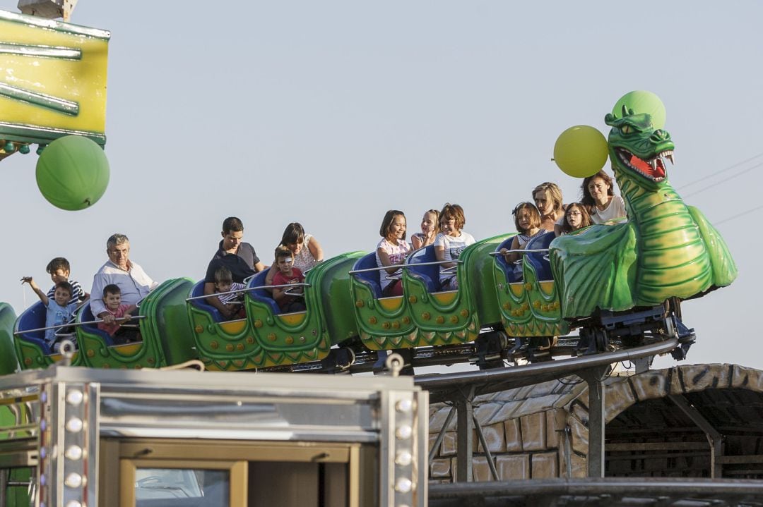 Feria de atracciones en la Fira i Festes de Gandia. 