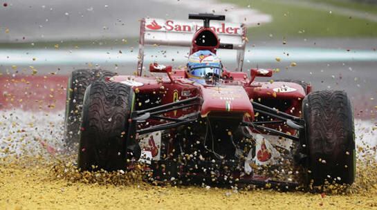 El piloto español de Ferrari perdió el alerón delantero en las primeras vueltas del GP de Malasia y se salió de pista, motivo por el que tuvo que abandonar