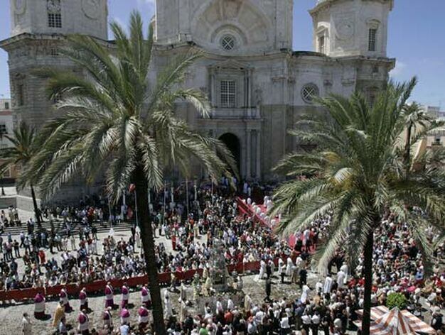 Cortejo del Corpus de Cádiz de regreso a la Seo