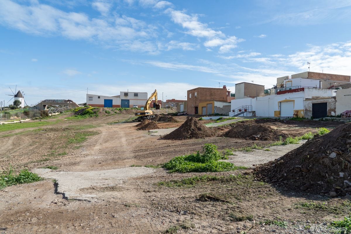 Trabajos de excavación en la parcela de Los Mateos