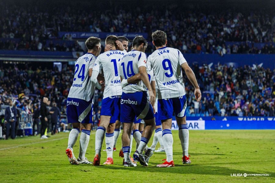 Los futbolistas del Real Zaragoza celebran el gol de la victoria contra el Levante