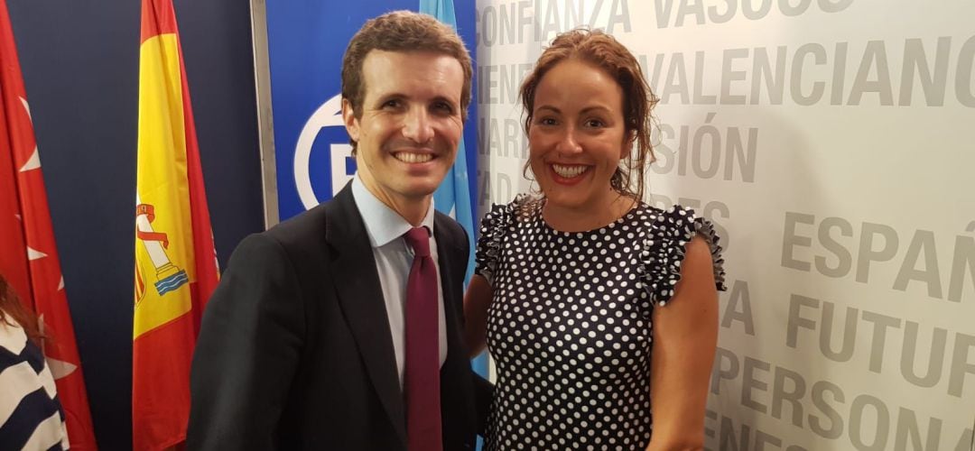 Lucía Fernández junto a Pablo Casado