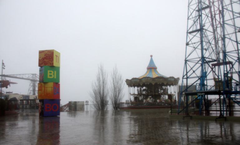 Primers flocs de neu, aquest migdia, al Tibidabo
