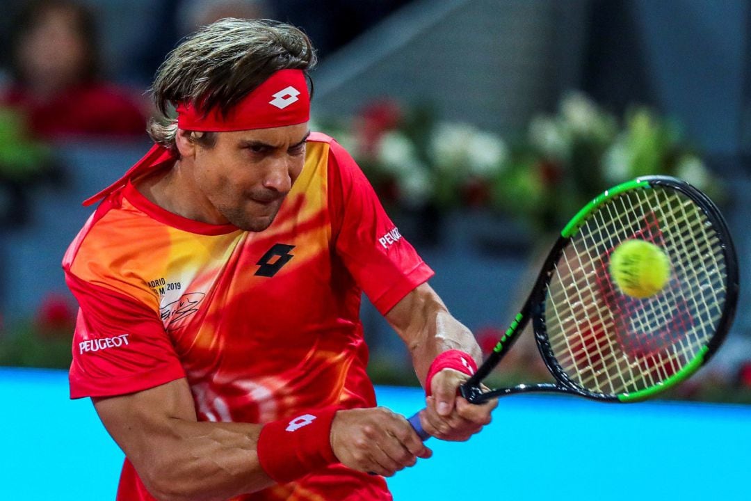 David Ferrer golpea de revés ante Zverev.