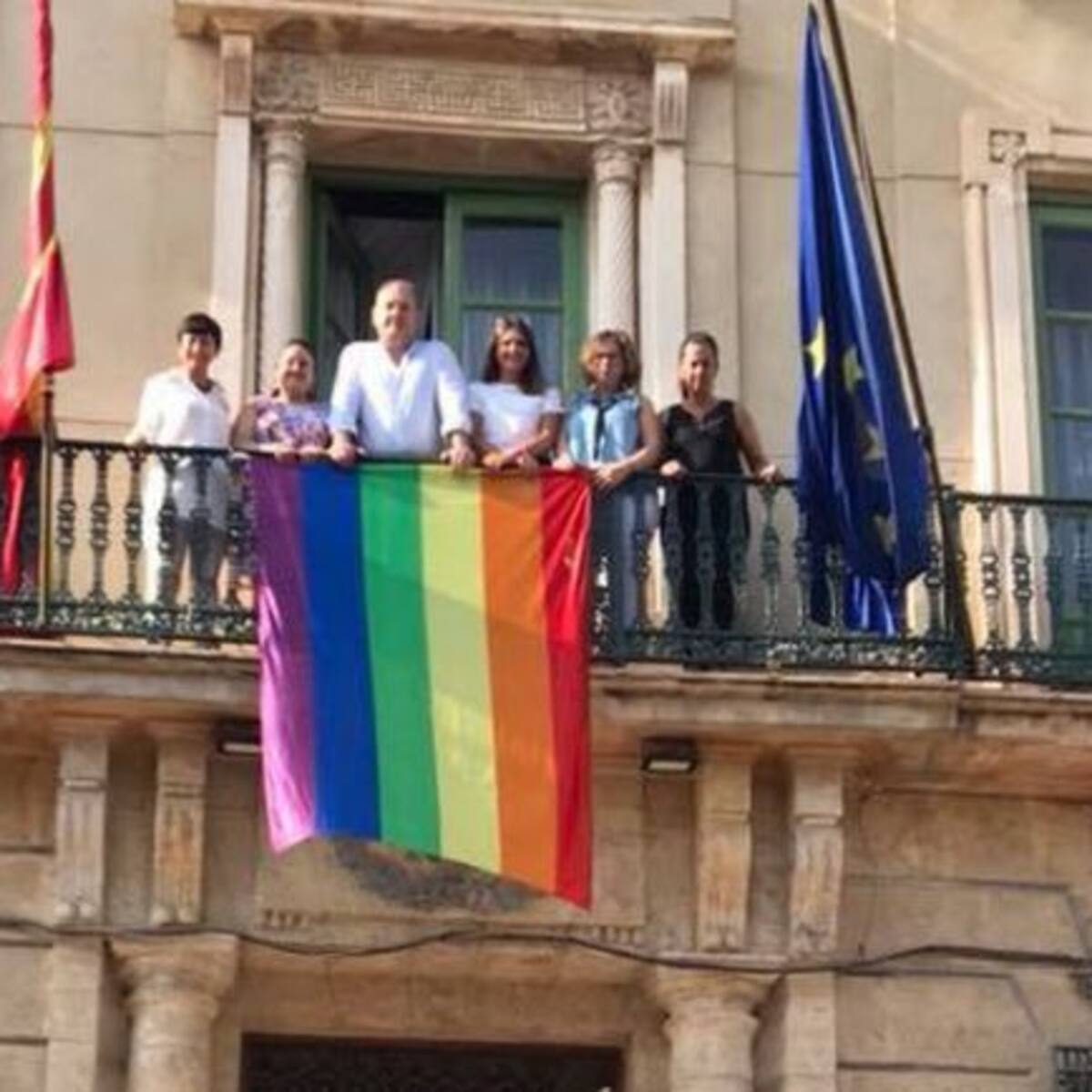 Cuevas instalará un armario en el Ayuntamiento por el Orgullo Gay