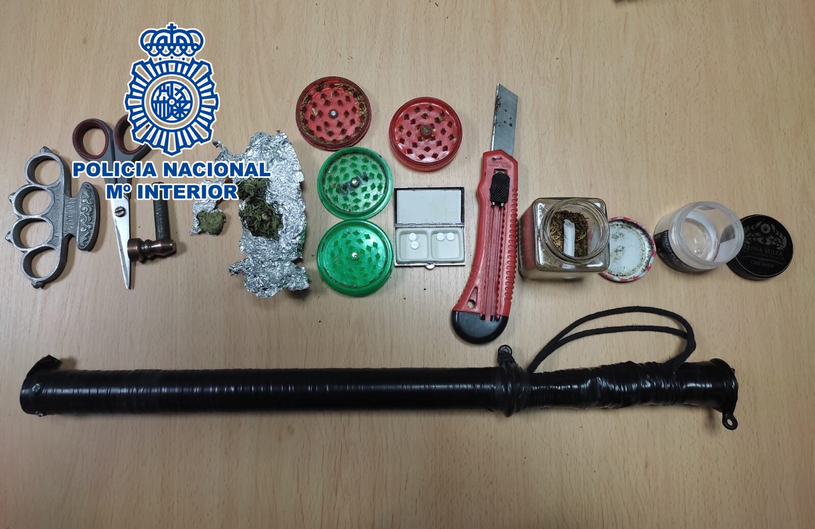 Objetos y sustancias intervenidas a un varón en Alicante por la Policía Nacional