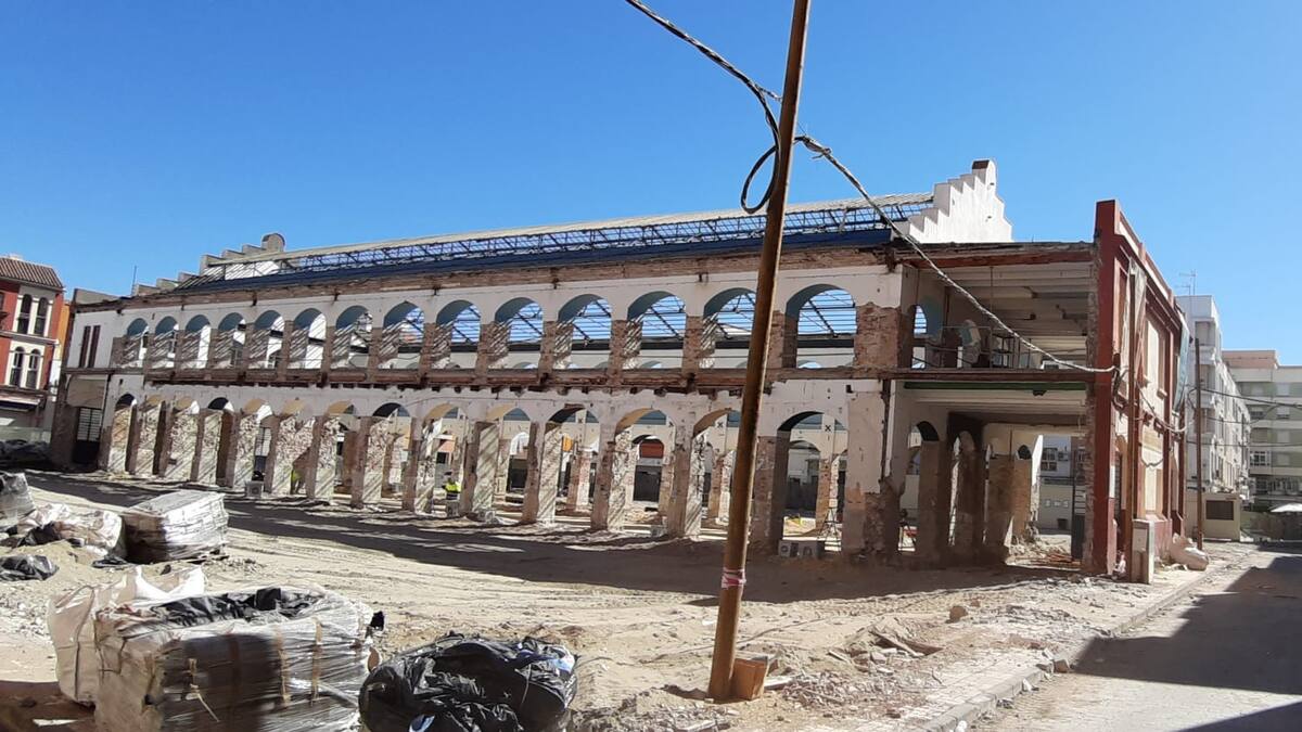 La finalización de las obras del mercado se retrasa hasta junio