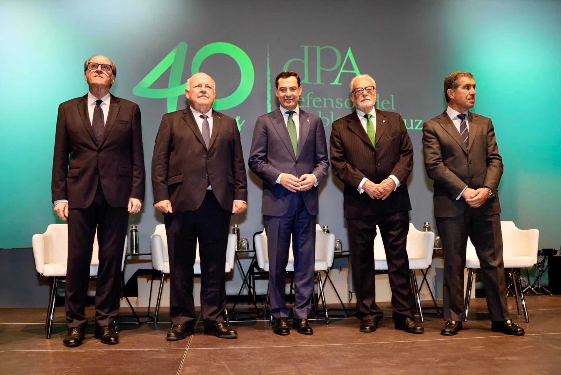 01/12/2023 Acto conmemorativo con motivo del 40 aniversario del Defensor del Pueblo andaluz en el centro cultural CaixaForum.

El Defensor del Pueblo andaluz ha cumplido este viernes 1 de diciembre 40 años como &quot;voz de los sin voz&quot; y su titular, Jesús Maeztu, ha llamado a la ciudadanía a &quot;no asumir como normal lo inaceptable&quot; como respuesta ante la pérdida o retroceso en el disfrute de los derechos sociales.

SOCIEDAD
EDUARDO BRIONES/EUROPA PRESS
