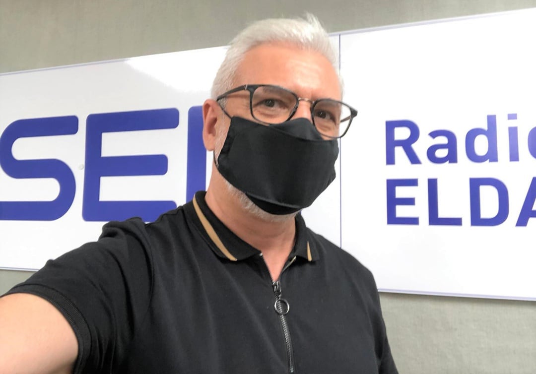 El selfie de Vicente Esteban en el estudio de Radio Elda SER