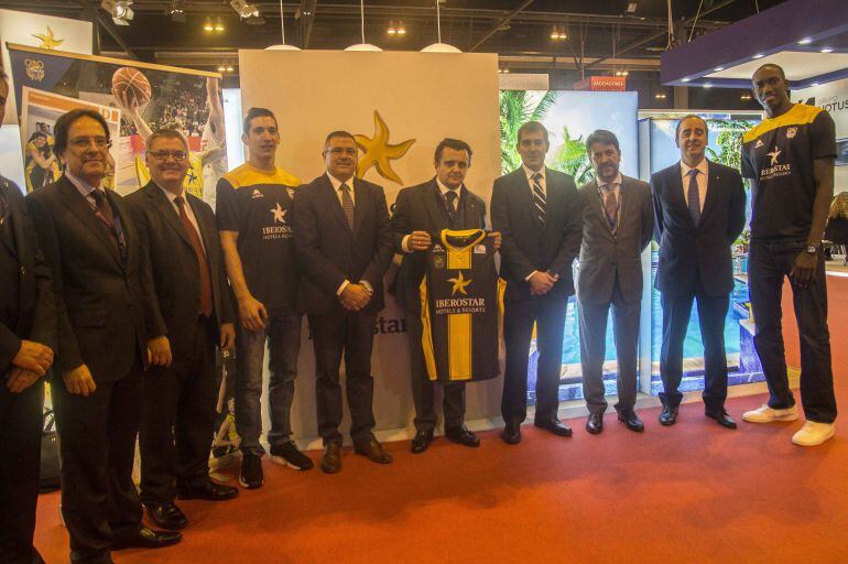 Momento de la presentación del acuerdo de patrocinio en FITUR