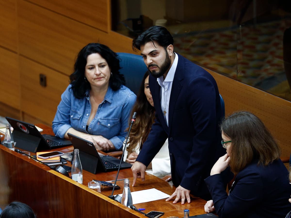 "¿Nuestros muertos valen menos?": la desgarradora denuncia de un diputado de Más Madrid por la discriminación que sufren los gitanos en los tanatorios