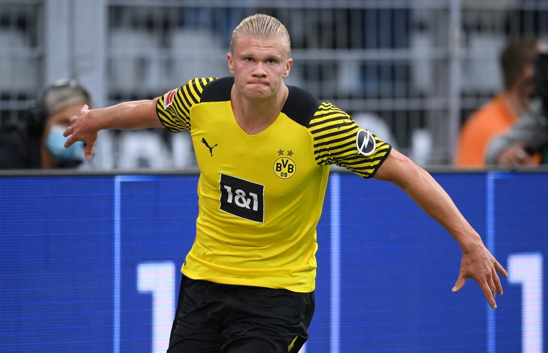 Erling Haaland celebra un gol con el Borussia Dortmund.