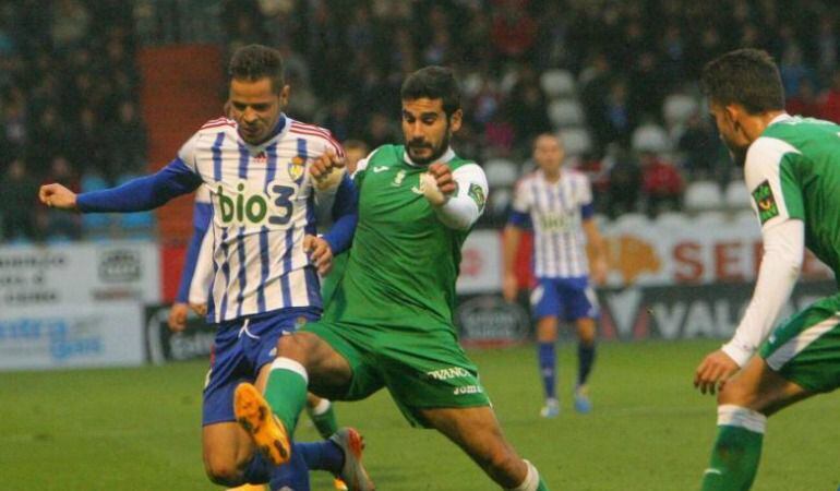 El Alavés juega este sábado en el campo de la Ponferradina.
