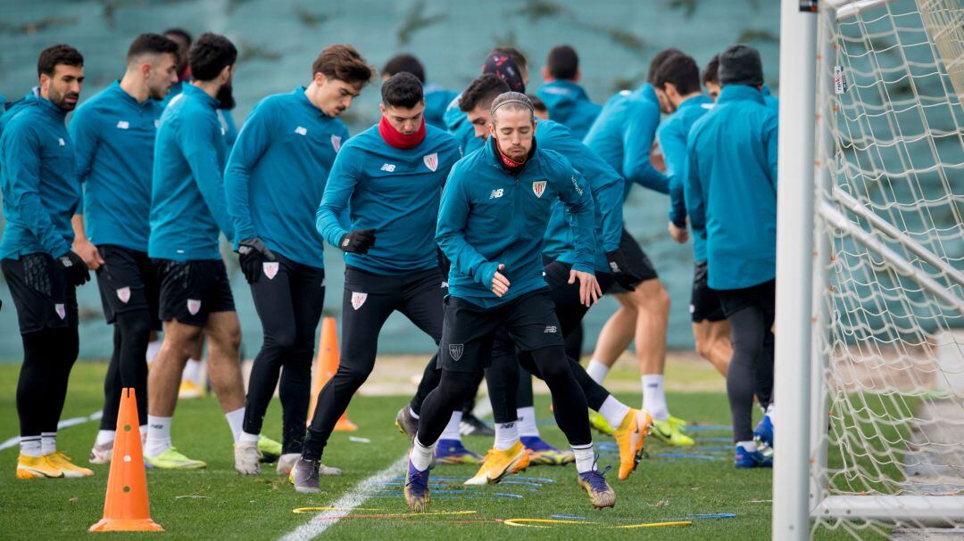Los jugadores rojiblancos se entrenan en Lezama