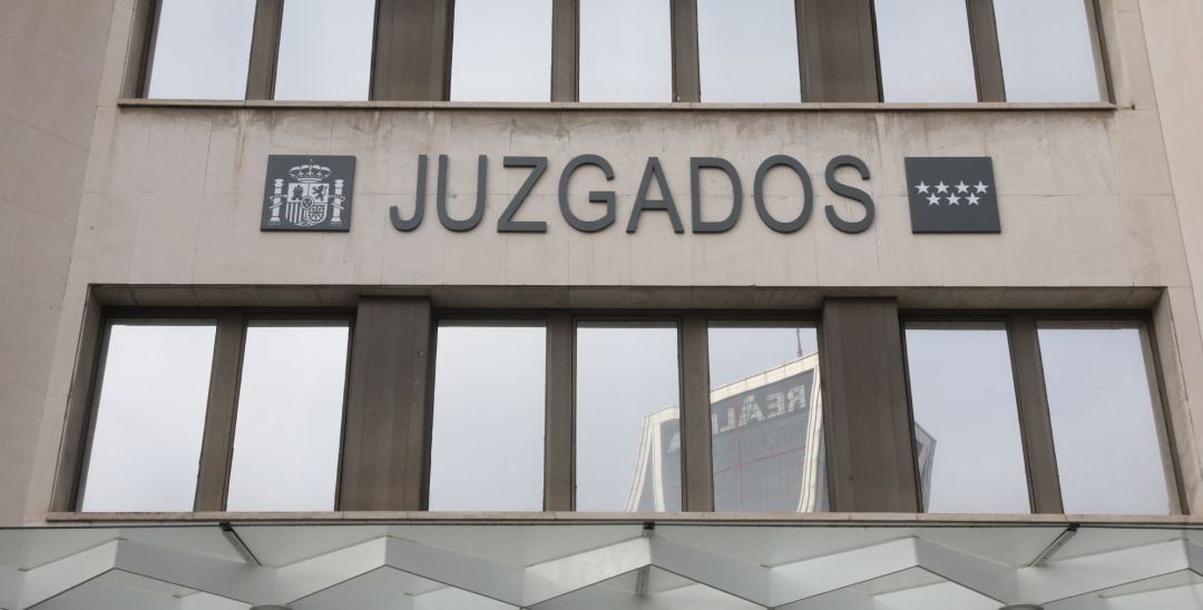 Entrada de los Juzgados de Plaza de Castilla en Madrid