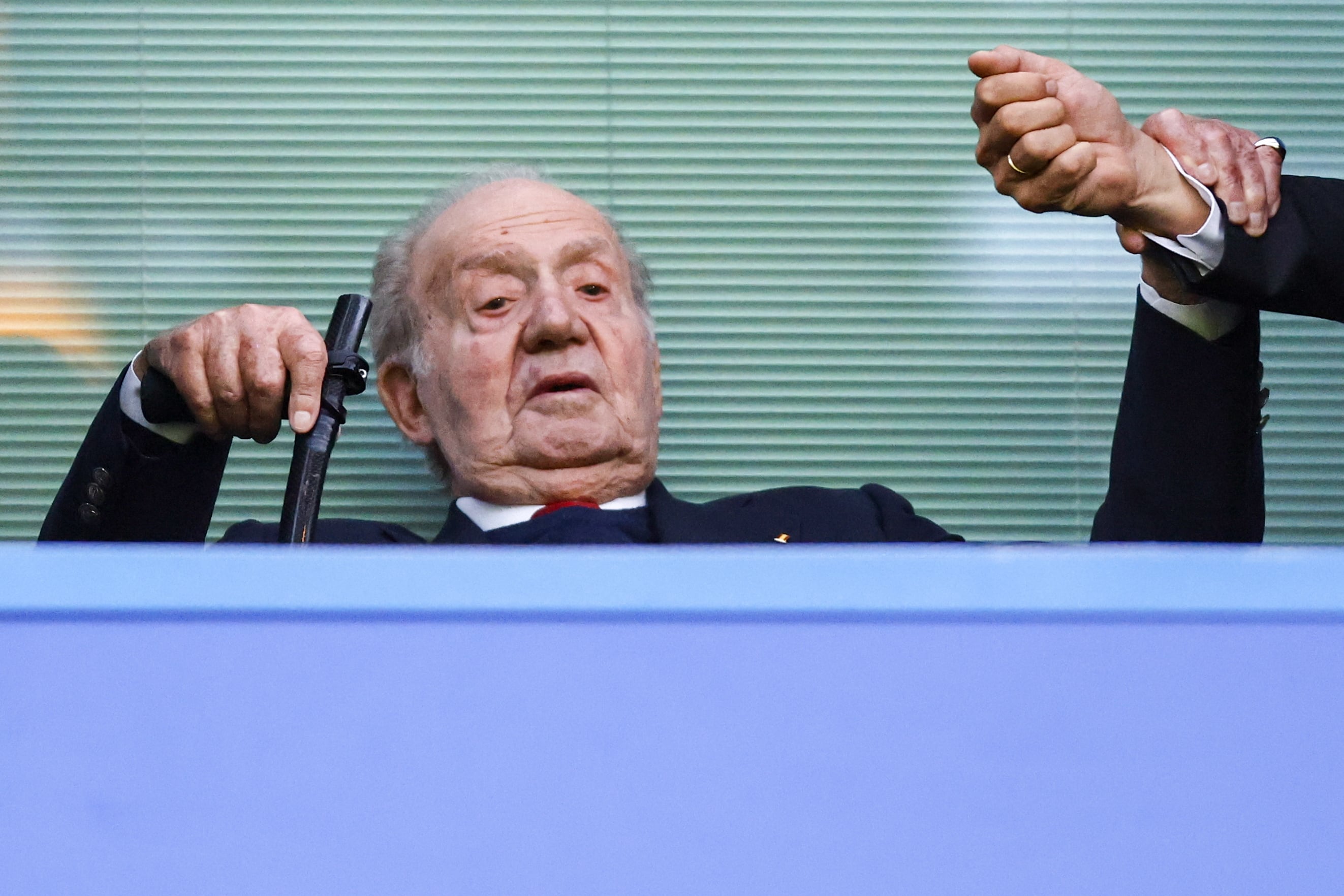 El rey emérito, en el palco de Stamford Bridge para presenciar el Chelsea-Real Madrid. (Liga de Campeones, Reino Unido, Londres) EFE/EPA/TOLGA AKMEN