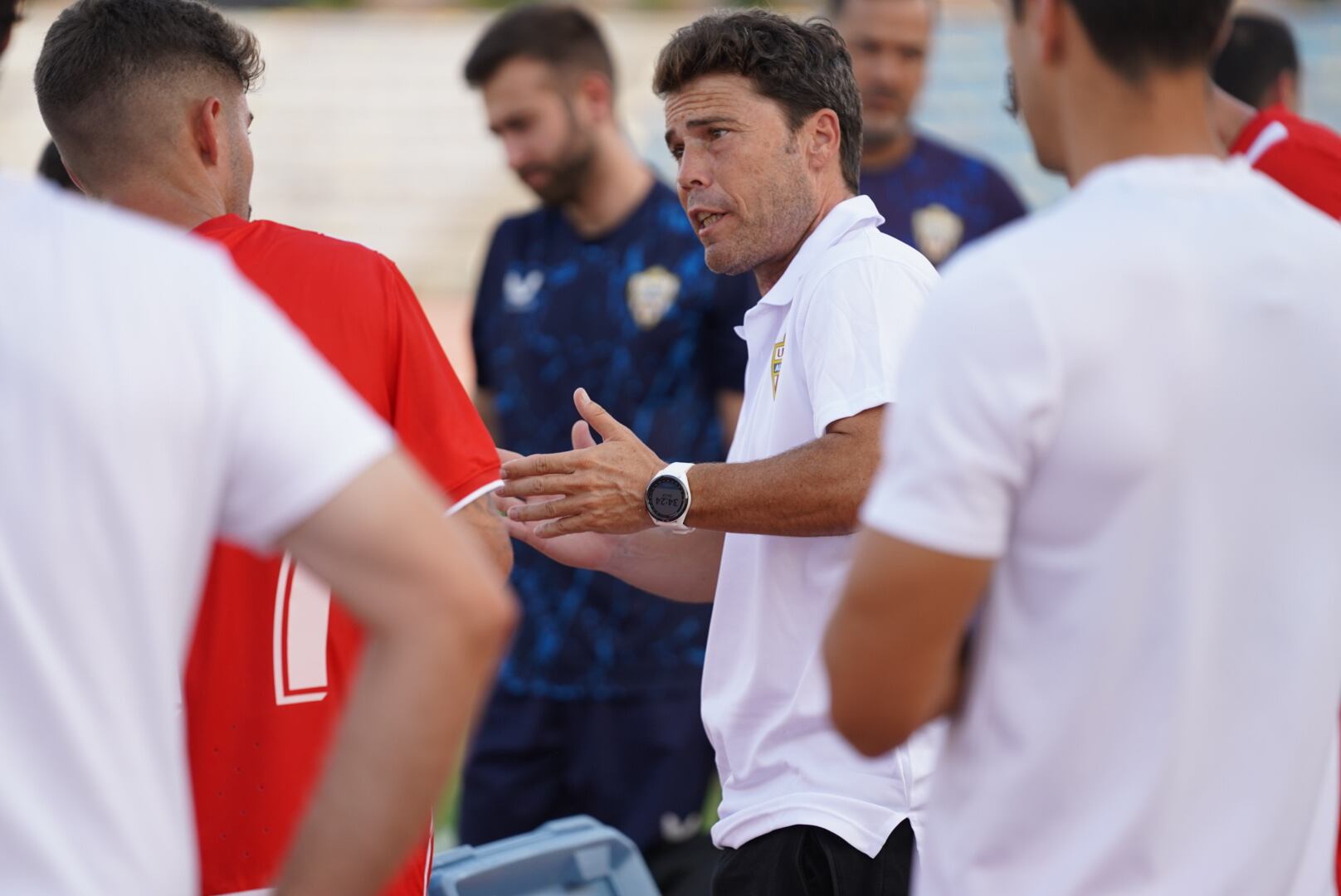 A Rubi le faltan jugadores en el Almería.