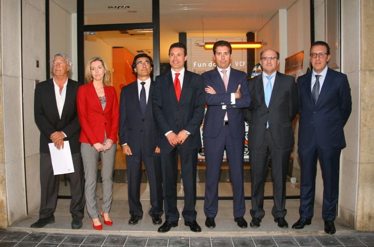 Amadeo Salvo y sus compañeros de Consejo de Administración del Valencia: Juan Cruz Sol, Mónica Escamilla, Miguel Ángel Gil de Pareja, Salvador Martínez, José Manuel Palau y Manuel Peris.