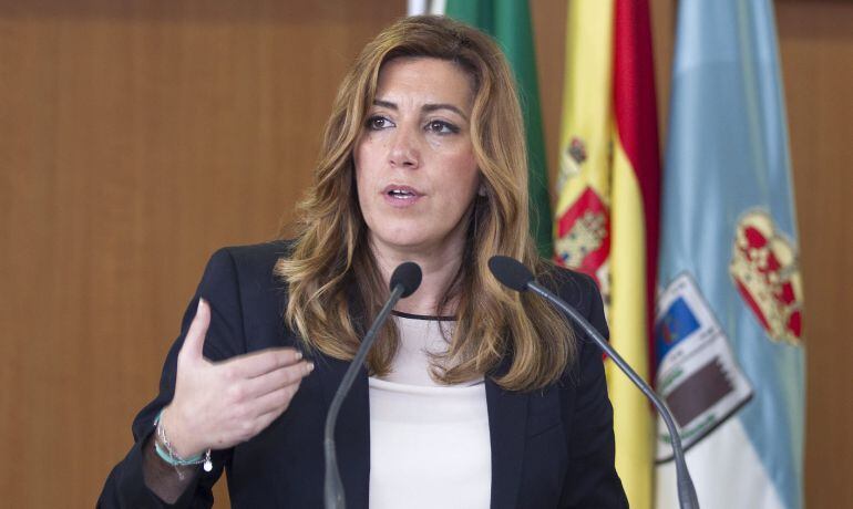 La presidenta de la Junta de Andalucía, Susana Díaz, durante la inauguración del colegio Vicente Aleixandre de La Algaba (Sevilla).