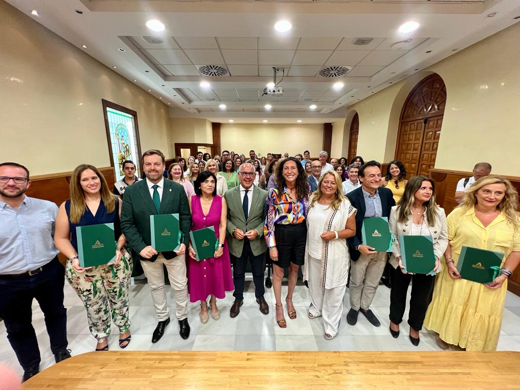 Foto Familia entrega de Subvenciones