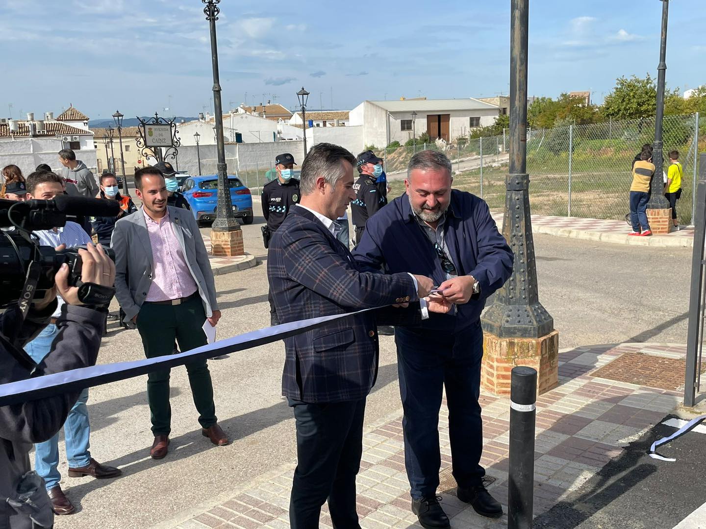 José Luis Agea y Miguel Ángel Carmona, en la inauguración de un nuevo parque en Arjonilla.