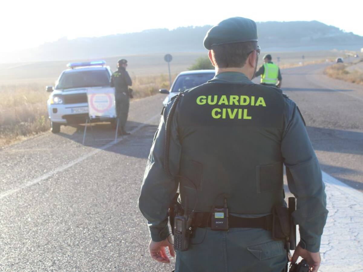 La Guardia Civil denuncia a 20 personas que celebraban una fiesta en una bodega particular en La Cistérniga