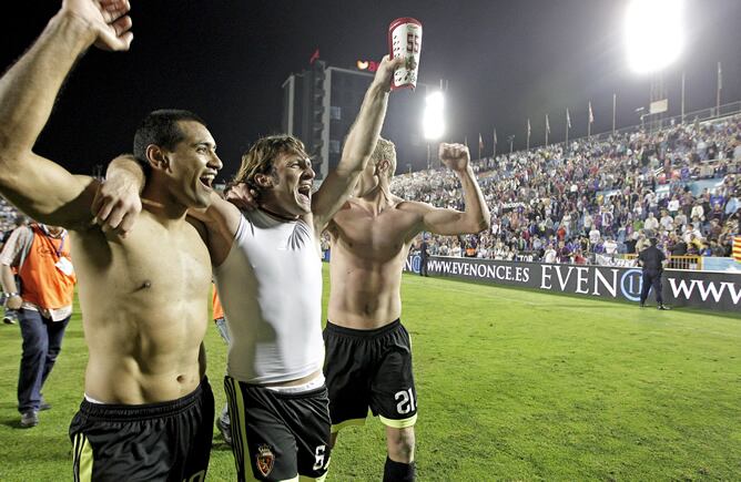 Los jugadores del club maño celebraron en su día de forma efusiva la permanencia, tres años después se les investiga