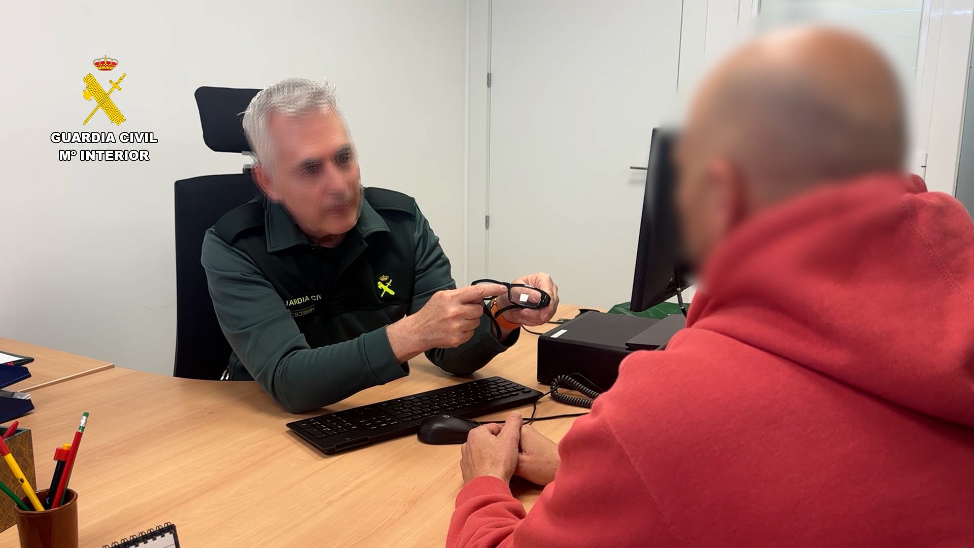 La Guardia Civil y la Jefatura de Tráfico en La Rioja detectan por primera vez el uso de “gafas inteligentes” para el fraude en exámenes de conducir