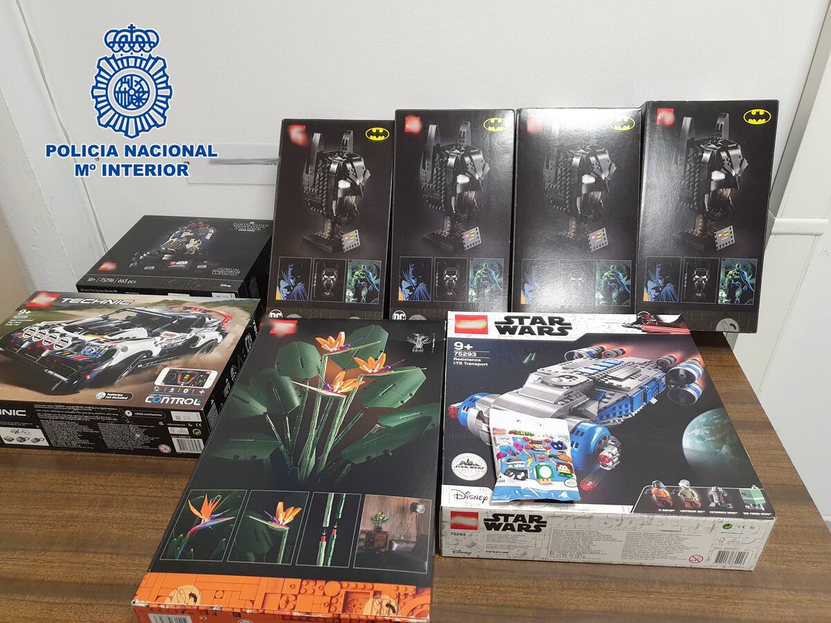 Detenidos en Jaén una madre y un hijo que habían robado juguetes por valor de 17.000 euros