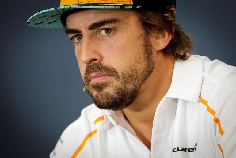 Primer plano de Fernando Alonso en la rueda de prensa en Spa