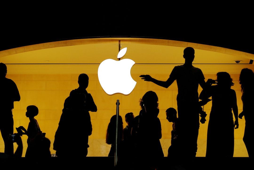 Clientes dentro de la tienda de Apple en Nueva York