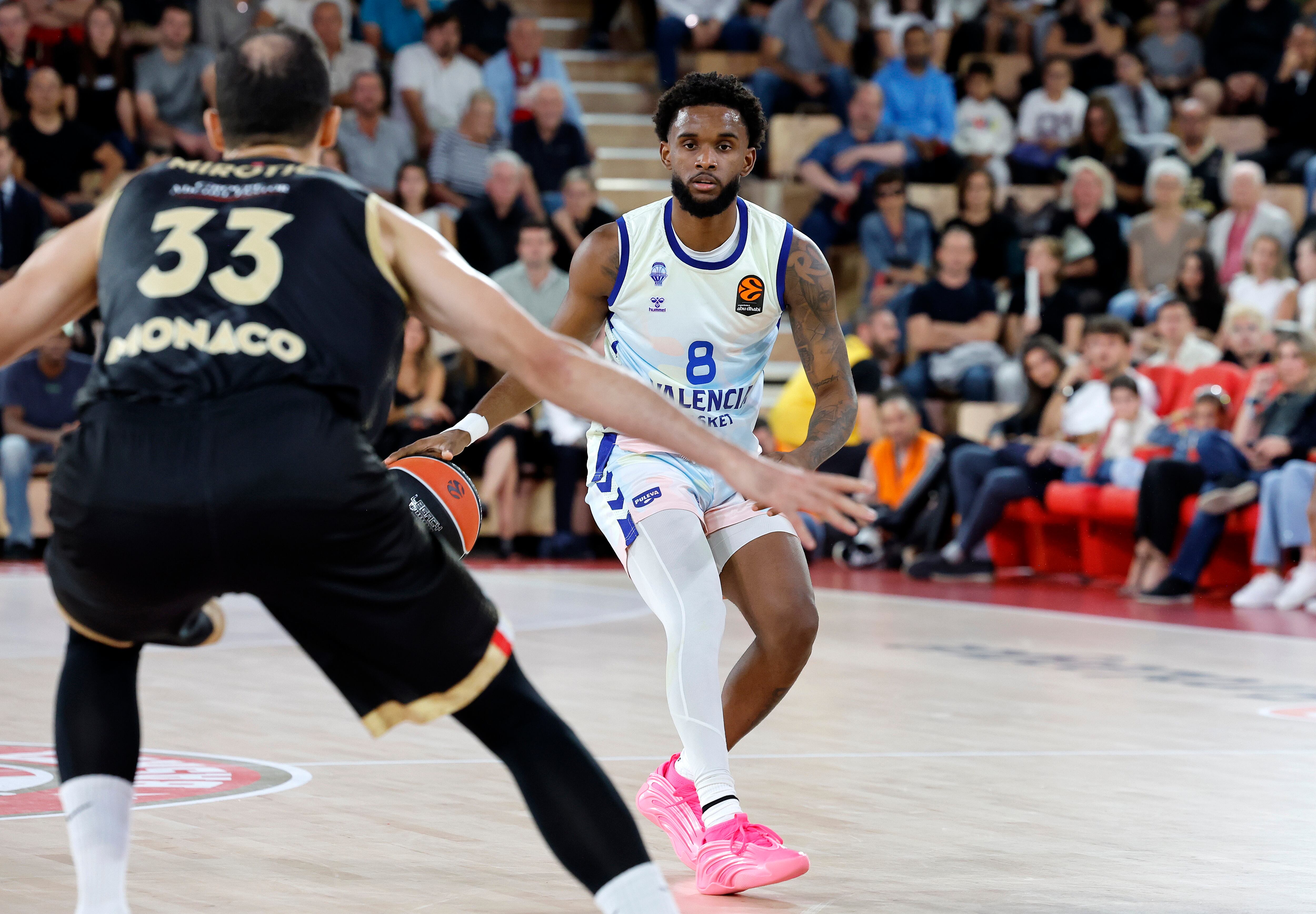 MONACO (Monaco), 17/10/2025.- Jean Montero of Valencia Basket in action during the Euroleague Basketball match between AS Monaco and Valencia Basket at the Louis II stadium, in Monaco, 17 October 2025. (Baloncesto, Euroliga) EFE/EPA/SEBASTIEN NOGIER