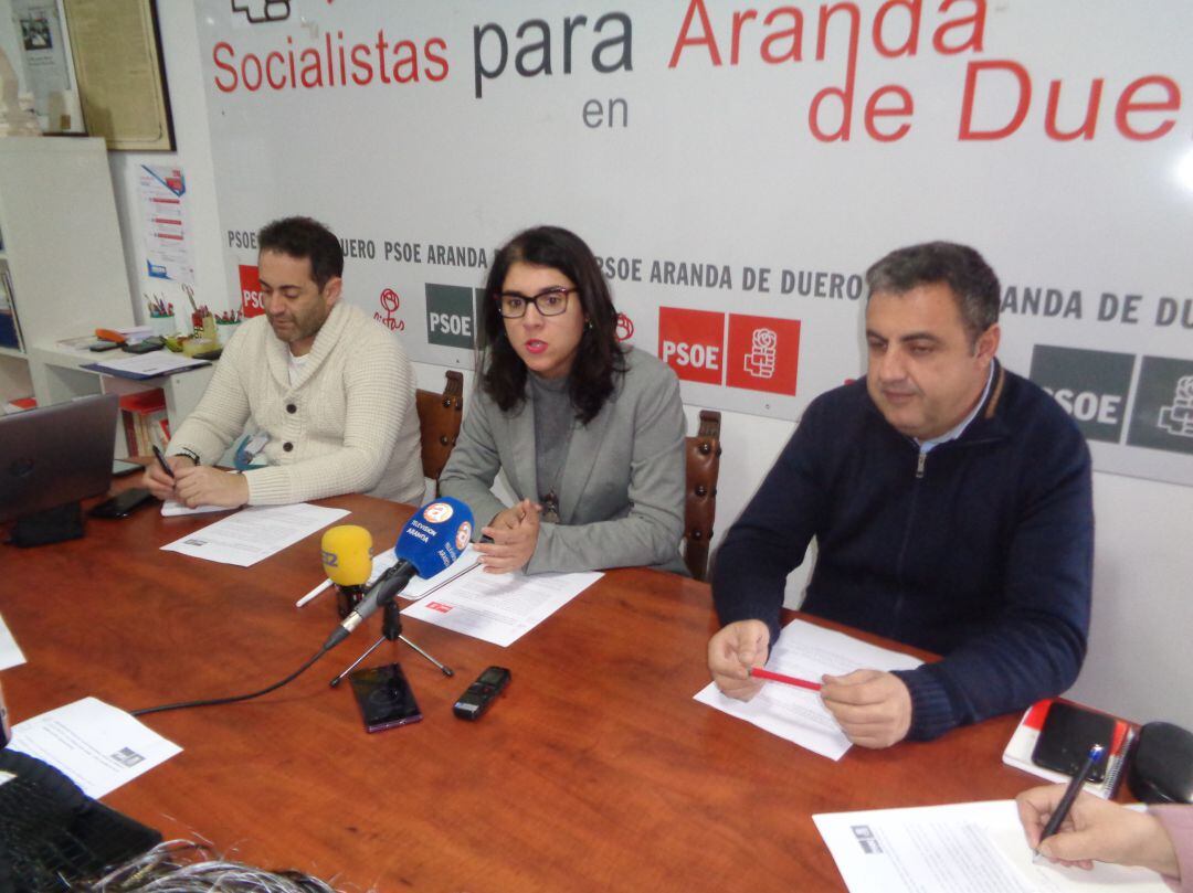 De izquierda a derecha, Sergio Ortega, Mar Alcalde y Ángel Rocha, concejales del PSOE