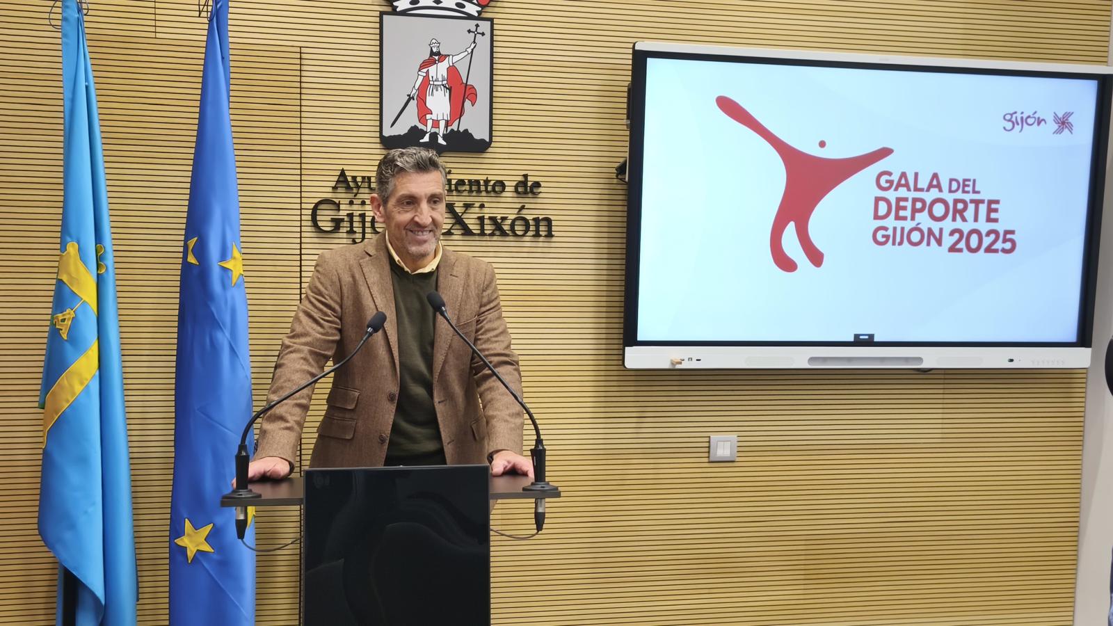 Jorge Pañeda, concejal de Deportes de Gijón, anunció la apertura del plazo de recepción de candidaturas para los Premios del Deporte Gijonés 2025.