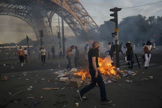 Altercados en la zona habilitada para los aficionados en la Torre Eiffel