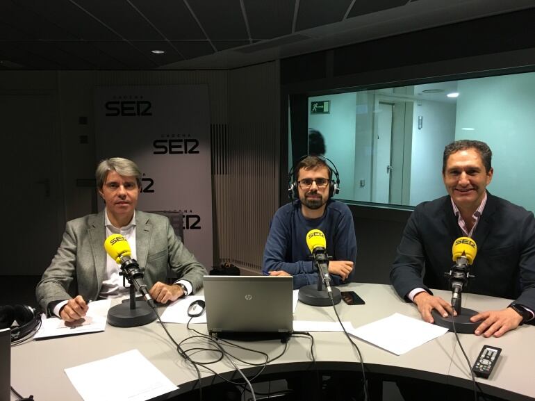 De izquierda a derecha, Ángel Garrido (PP), Antonio Martín y José Cepeda (PSOE)