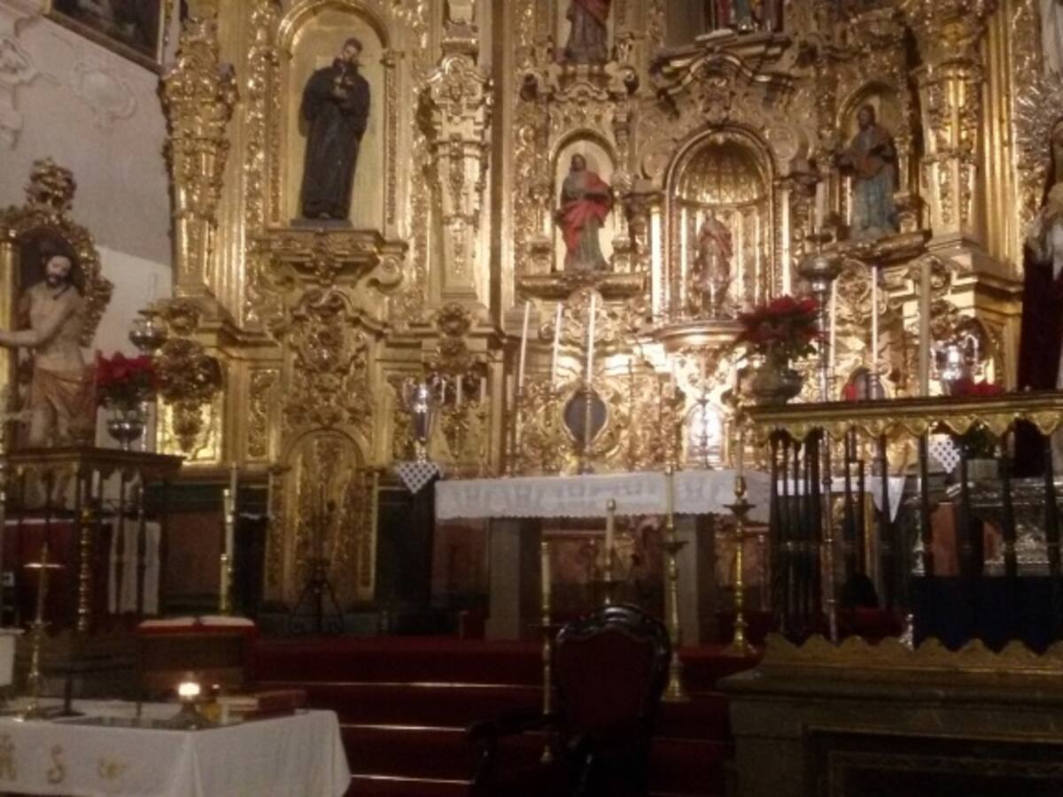 El cura de San Matías afea en misa a Las Penas facturas "impagadas"