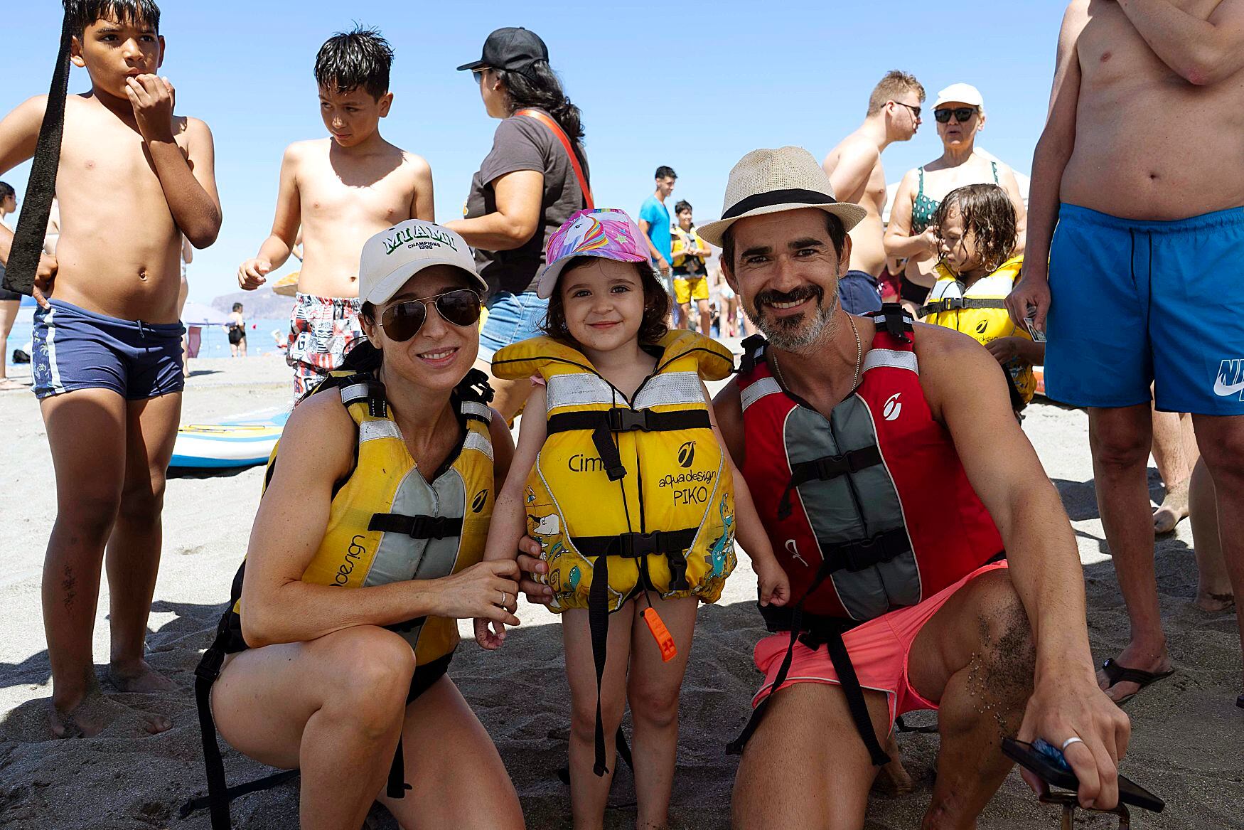 Una familia disfrutando de la semana deportiva propulsada por el Ayuntamiento.