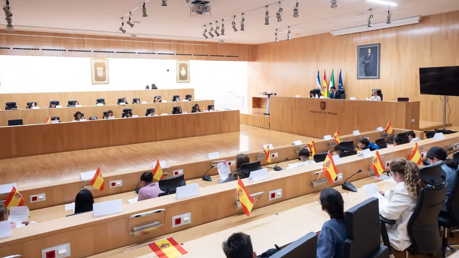 Alumnos del CEIP Velasco y Merino de Villanueva del Rosario en el pleno infantil de la Diputación de Málaga