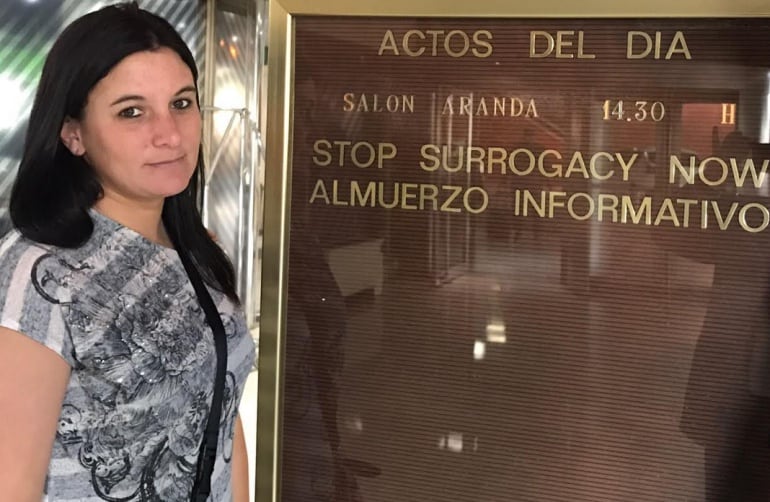 La estadounidense Kelly Martínez fue madre subrogada en tres ocasiones a cambio de dinero