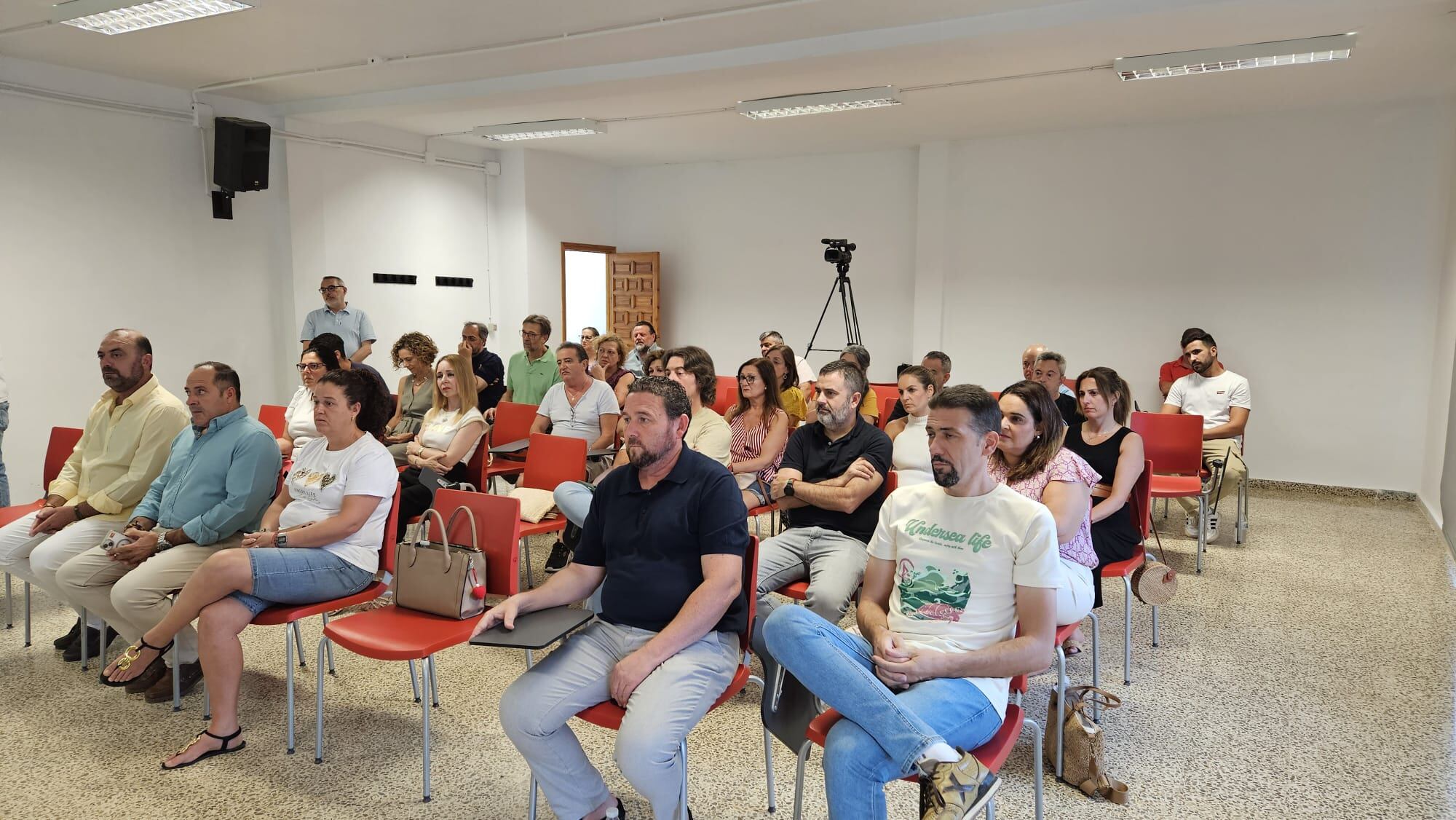Público asistente a la presentación de los hallazgos en la excavación de El Fontanar