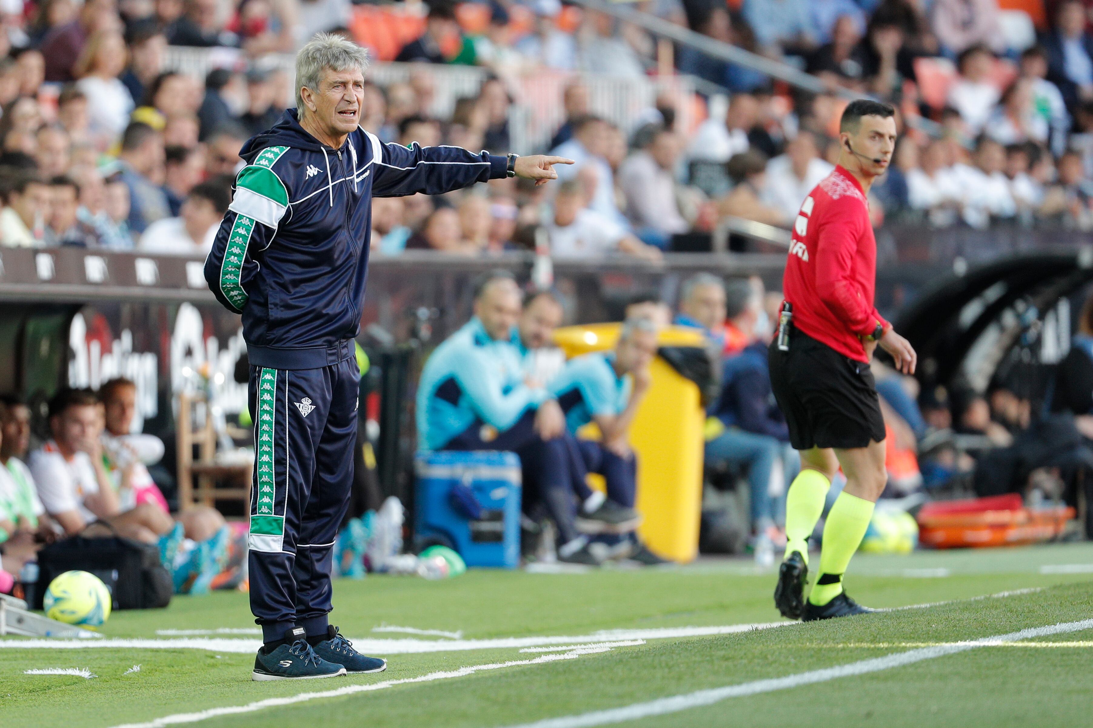 GRAF766. VALENCIA, 10/05/2022.- El entrenador del Betis, Manuel Pellegrini. EFE/ Manuel Bruque