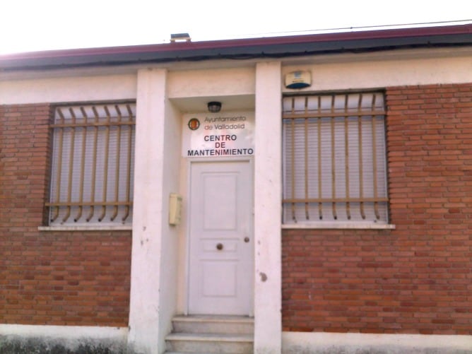 Acceso al Centro de Mantenimiento de Las Eras, en Huerta del Rey