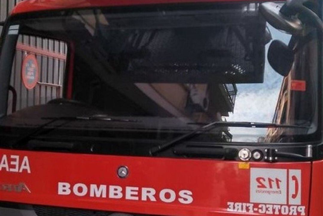 Un camión de bomberos.