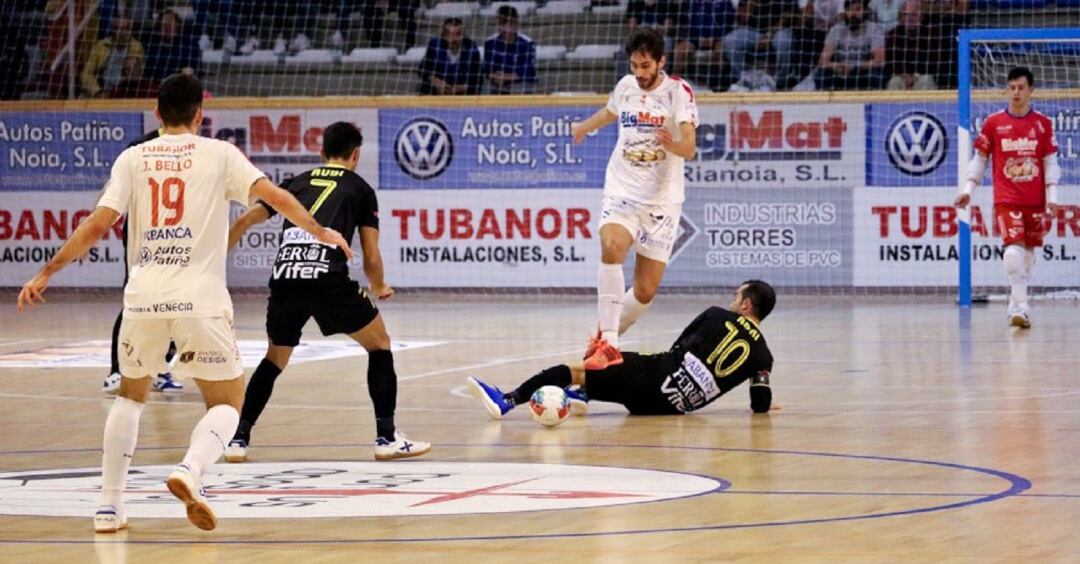 Noia y Burela disputaron un partido emocionante e igualado hasta el tramo final