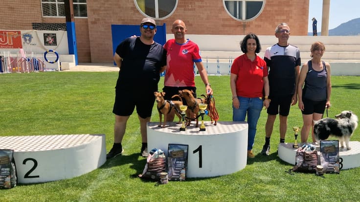 Entrevista a Miguel Ángel Pariente, sus perritas Lizzy y Maia han conseguido los títulos de campeona y subcampeona en el Campeonato Regional de Agility.