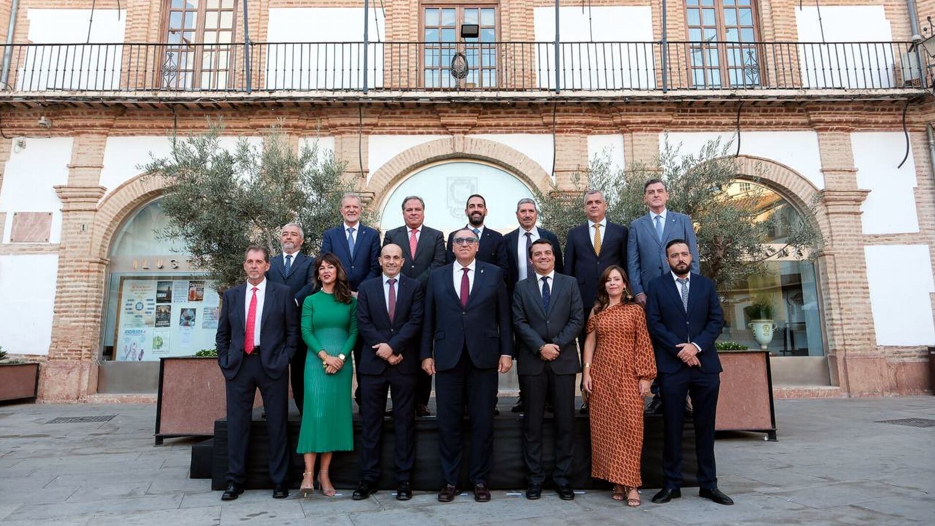 Foto de familia de la gala de entrega de los Premios Andalucía del Turismo 2025 en Archidona